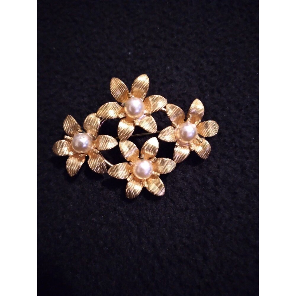 Faux Pearl Spray Gold Toned Brooch